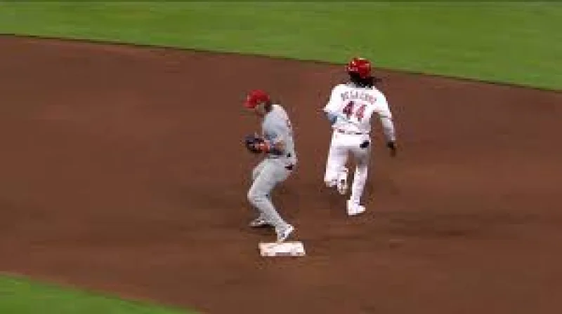 Two Phillies coaches ejected after Elly De La Cruz safe call at second base