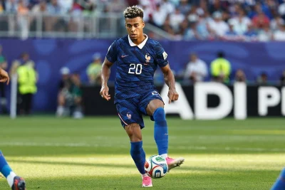 France Vs Morocco : feux d’artifice et chants devant l’hôtel des Bleus la veille du quart de finale