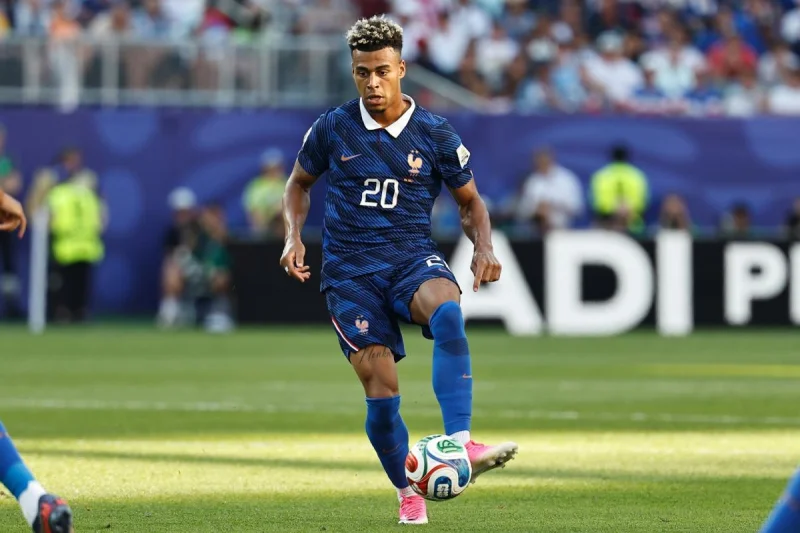 France Vs Morocco : feux d’artifice et chants devant l’hôtel des Bleus la veille du quart de finale