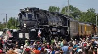 Union Pacific Big Boy No. 4014 Stops in Leetsdale at 6:15 p.m. — Big Boy Train Pittsburgh