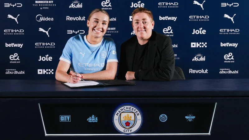 Niamh Charles joins Manchester City on a three-year deal