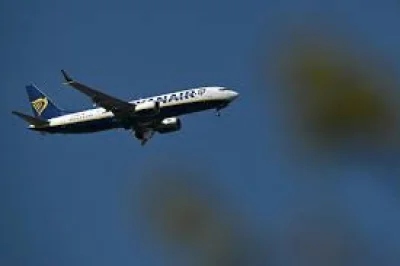 Ryanair Window Incident Forces Thessaloniki Return, Injures 61-Year-Old