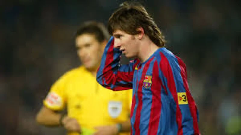 Lionel Messi broke his left fibula in a Barcelona friendly — Messi Height was never the real issue