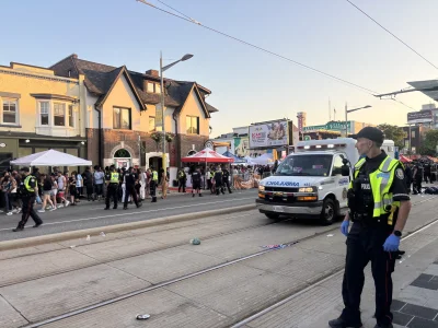 Toronto police secure scene after 2 die at Salsa on St. Clair Toronto Shooting