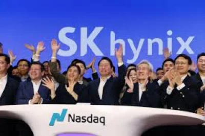 SK Hynix Falls 15% as Skhy Stock Reverses on Asia Trade