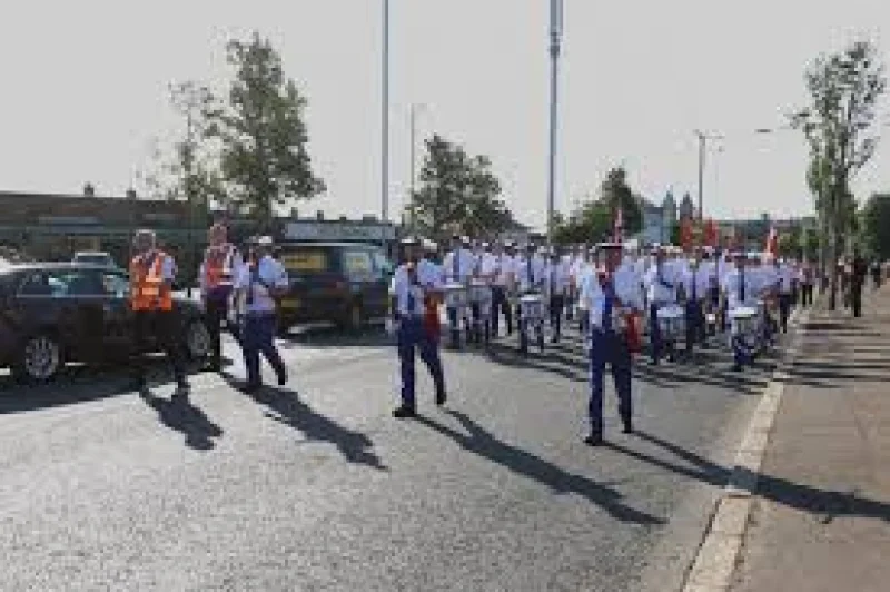 Emma Little-Pengelly joins Twelfth crowds at Belfast parade — Bbc News Ni