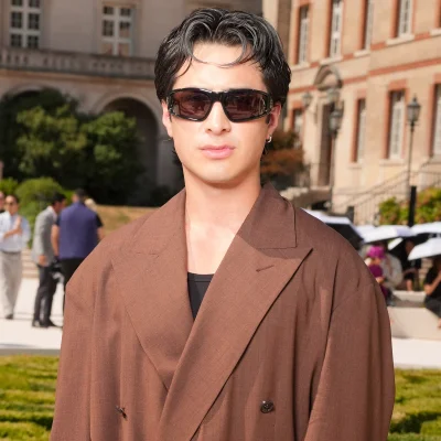 Hudson Williams confronts autograph sellers in Paris on July 11