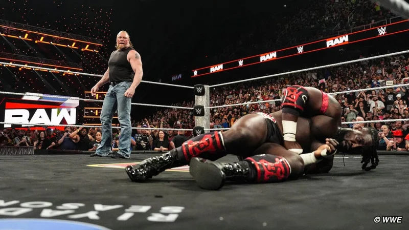 Roman Reigns shares Raw ring with Seth Rollins before Saturday Night's Main Event