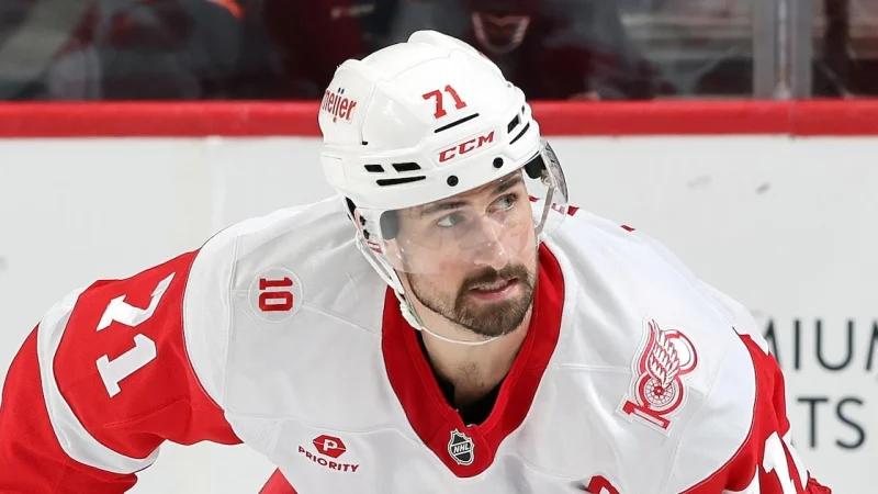 Dylan Larkin’s 4-team trade list leaves Detroit Red Wings with a narrow path