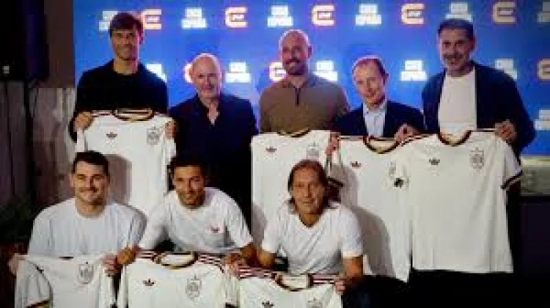Iker Casillas joins 2010 World Cup champions at Spain-France semifinal