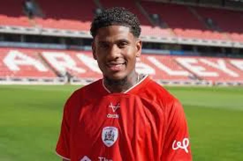 Tyrese Noslin signs three-year Barnsley deal after move from Telstar