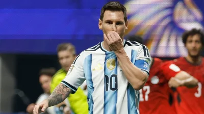Carragher says England can expose Lionel Messi's off-ball weakness — Vietnam Vs Argentina