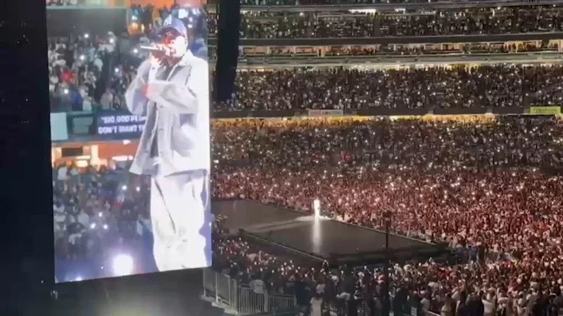 Jay-Z Delays Yankee Stadium Show Over 4 Hours — Beyoncé Cuts Jay-z's Hair