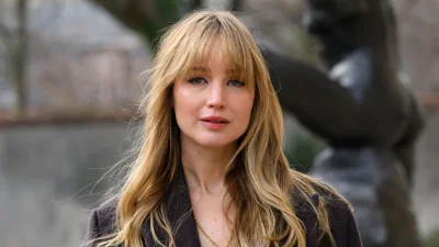 Jennifer Lawrence Shows a Summer Brunette Look in Manhattan