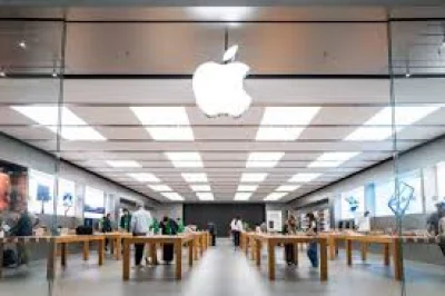 Brandon Nispel cuts Apple to underweight as Aapl Stock valuation strains