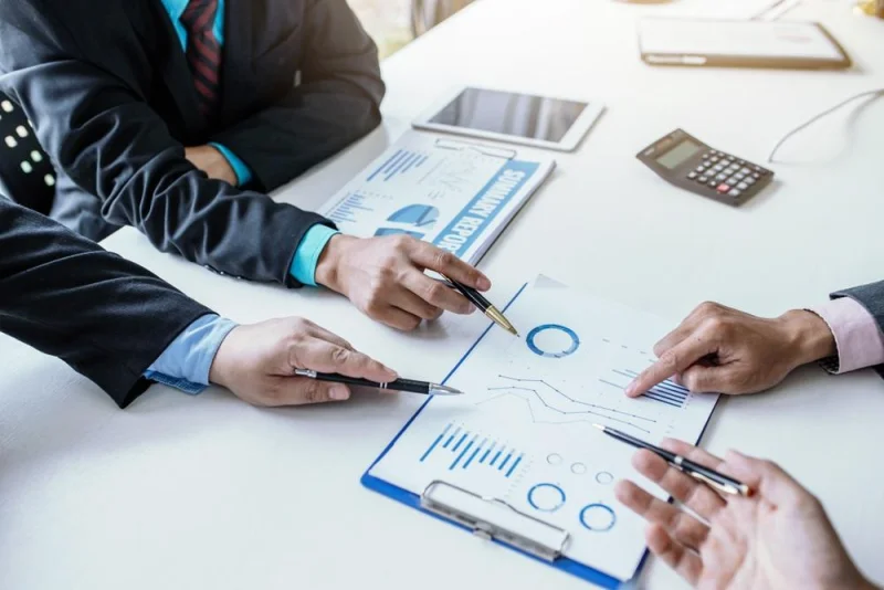 Aviva Share Price Holds Firm as Buyback Draws Focus