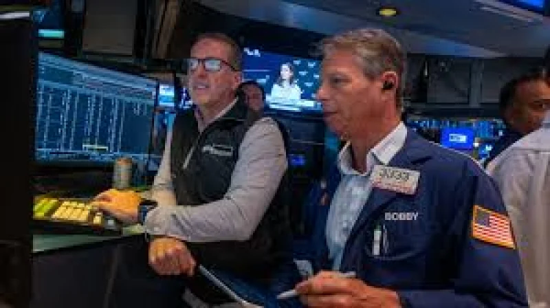 Nasdaq Falls 2.2% as Philadelphia Semiconductor Index Drops 4.8%