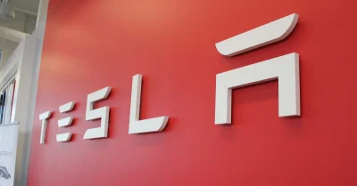 Elon Musk Faces Nearly 300 July 22 Questions on Tesla Stock