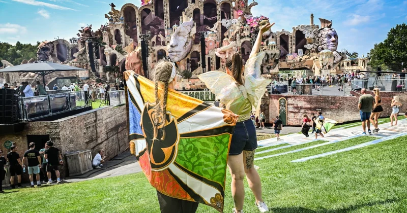 An sells gear as 38.000 campers reach Tomorrowland Dreamville