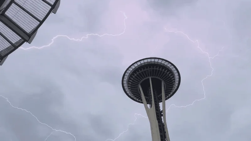 George Waldenberger tracks Seattle Weather storm, 45-minute airport delays