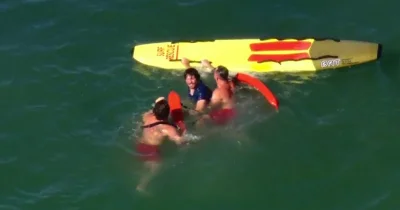 Los Angeles Police Department suspect jumps into ocean at Will Rogers State Beach