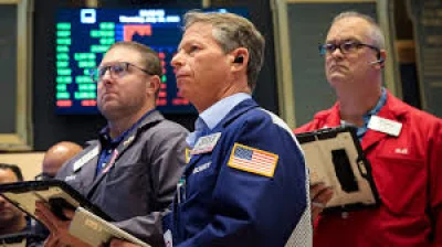 Netflix Falls 7% as Stock Markets Slide on Chip Weakness