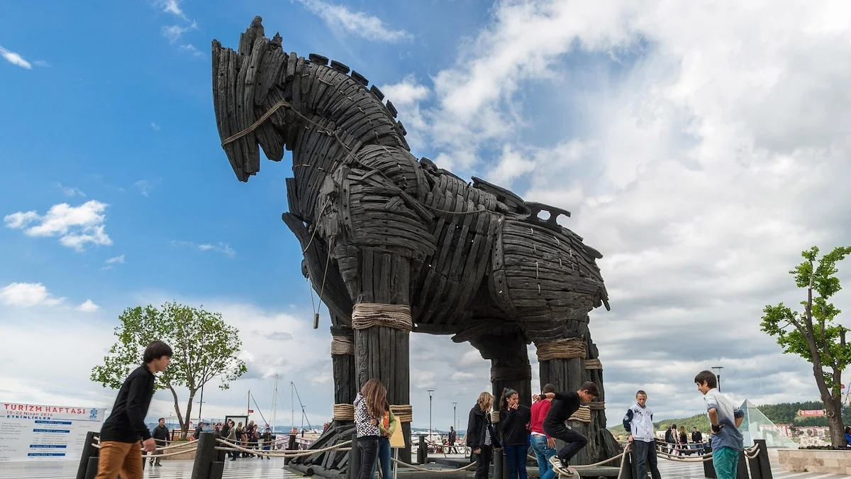 Rüstem Aslan Digs 40 Years at Hisarlik as Was The Trojan War Real - El-Balad