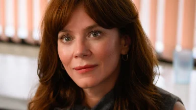 Anna Friel carries lightbulbs to Australia on The F Ward