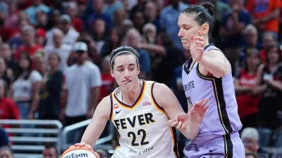 Caitlin Clark Technical Foul comes 90 seconds into Fever's win over Liberty