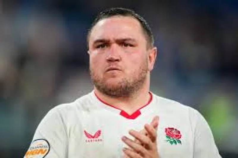 England may leave the field over racism at Estadio Único Madre De Ciudades