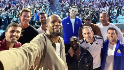 Kevin Hart Appears in Kevin Durant Fanatics Fest 2026 Selfie