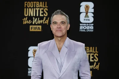 Nicole Scherzinger joins Robbie Williams on Desire ahead of World Cup final