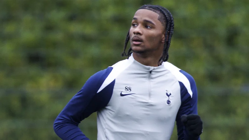 Manchester United in talks for 18-year-old Tynan Thompson