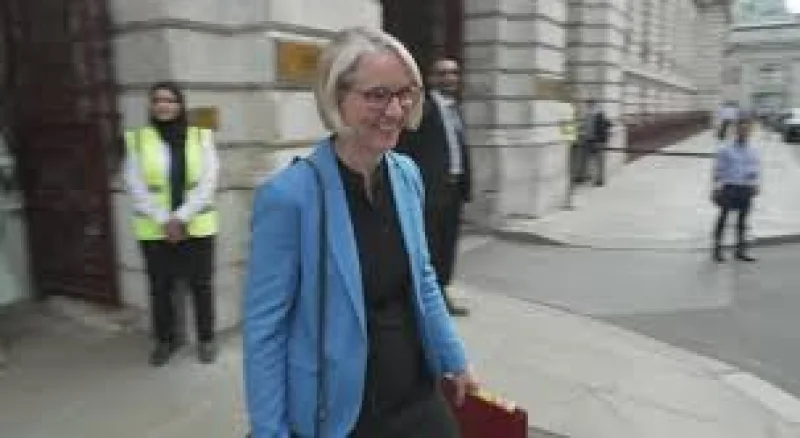 Starmer's final cabinet meeting brings ministers for Hilary Benn