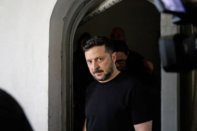 Volodymyr Zelenskyy weighs Oleksandr Syrskyi dismissal after Kyiv protests