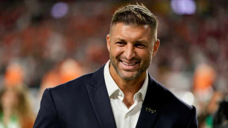 ESPN agrees to multi-year extension with Tim Tebow