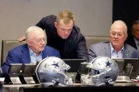 Troy Aikman reacts as Jerry Jones nears another great-grandchild
