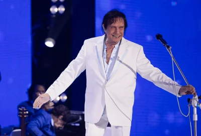 Roberto Carlos passa por cirurgia de vesícula e Cantor mantém agenda