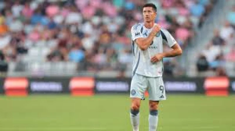 Robert Lewandowski makes MLS debut in Chicago Fire's 3-2 loss to Inter Miami CF after late goal — Goal