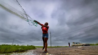 Remnants Of Hurricane Bertha reach Texas-Louisiana state line, triggering 45 mph winds