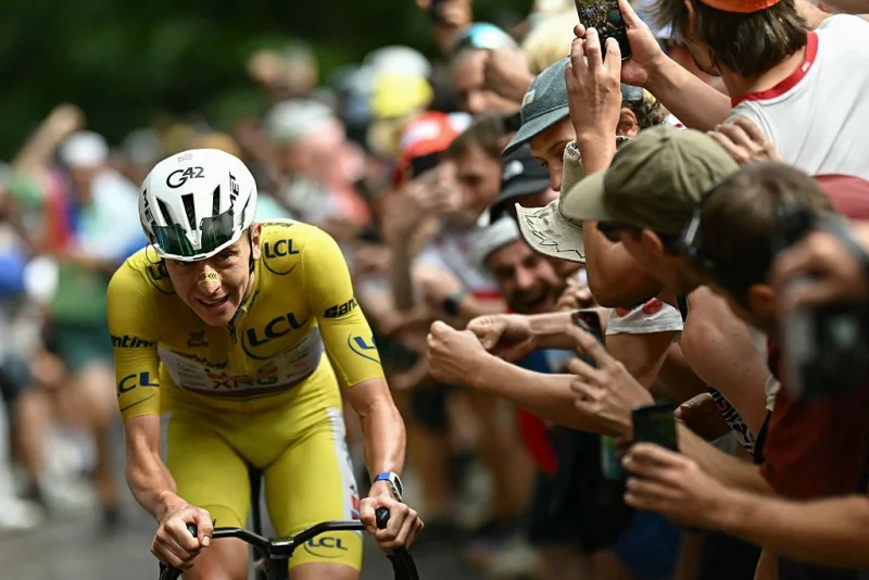 Fans packed L'Alpe d'Huez before stage 19 and the Tour looked one step away from chaos — Tour De France Stage 19
