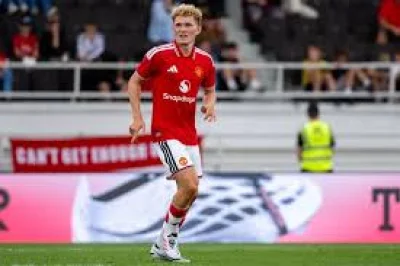 Michael Carrick's academy presence praised by Jacob Devaney
