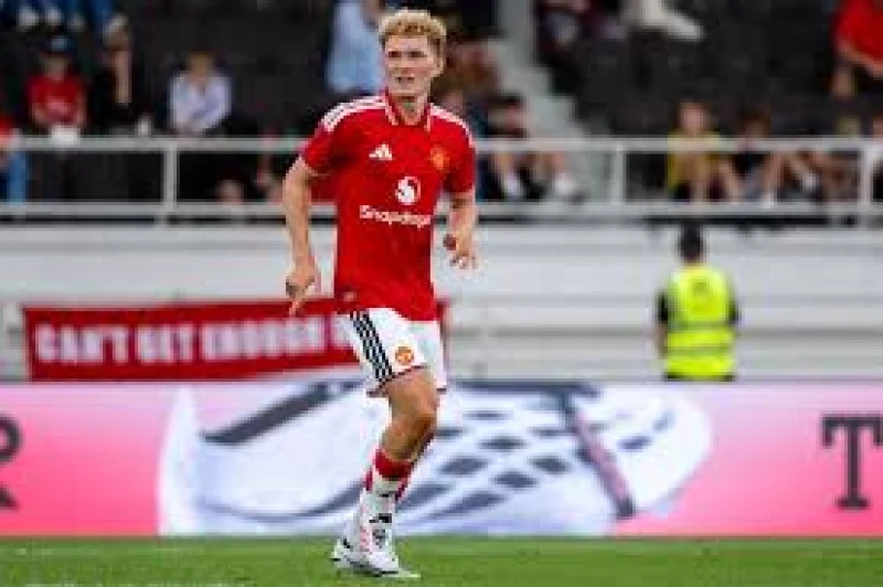 Michael Carrick's academy presence praised by Jacob Devaney
