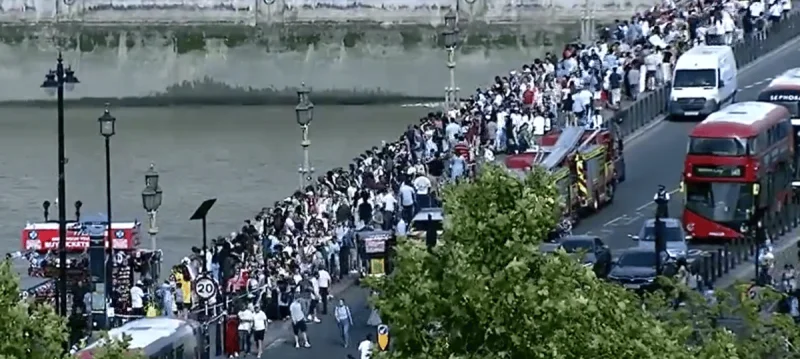 Metropolitan Police says five injured in Westminster Bridge boat crash