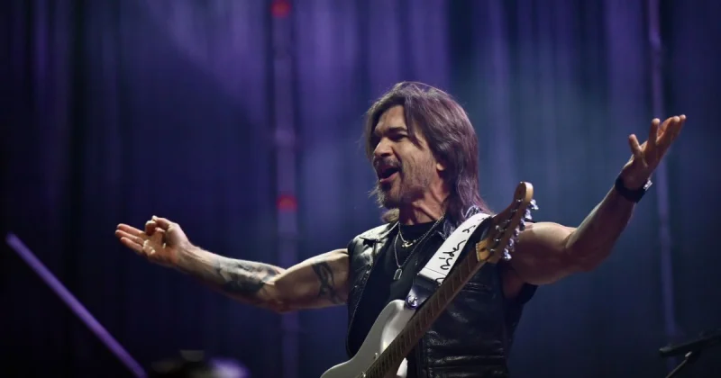 Juanes abre La Velada del Año 6 con A Dios le pido