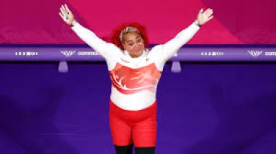 Emily Campbell defends Commonwealth Games title with 278kg total
