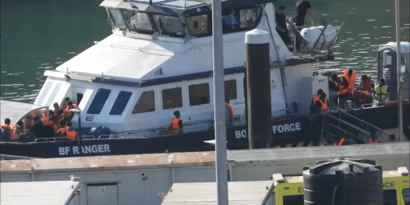 GB News counts 700 migrants in Channel surge from Dunkirk to Dieppe — Migration