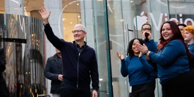 Tim Cook Sets Apple Earnings as Final CEO Call