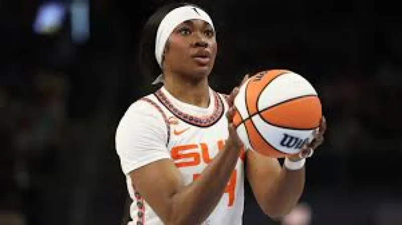 Connecticut Sun Aneesah Morrow Trade sends forward to Toronto Tempo for pick and rights