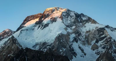 Ten Climbers Swept by Broad Peak Avalanche as Elite Expeditions Faces a Grim Rescue and Recovery Mission